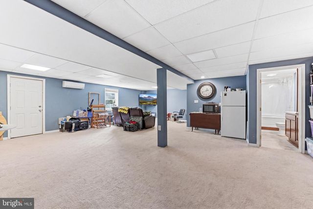 211 W NEVERSINK RD, Reading, PA 19606