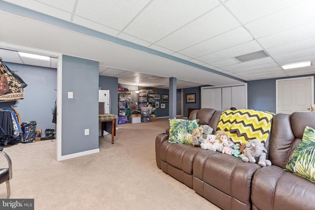 211 W NEVERSINK RD, Reading, PA 19606