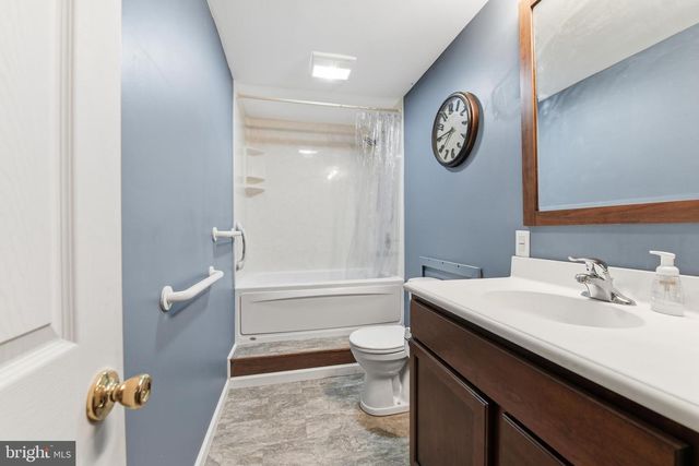 211 W NEVERSINK RD, Reading, PA 19606