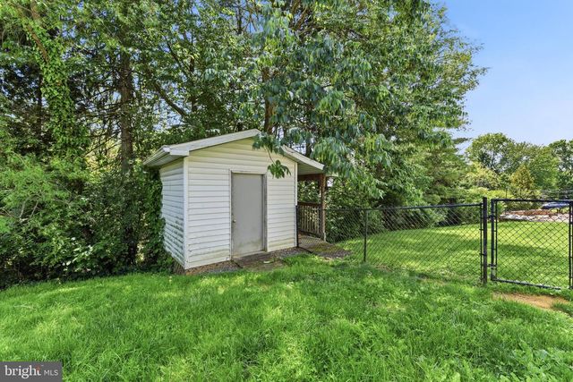 211 W NEVERSINK RD, Reading, PA 19606