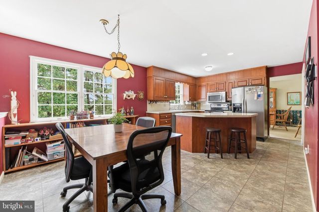 211 W NEVERSINK RD, Reading, PA 19606