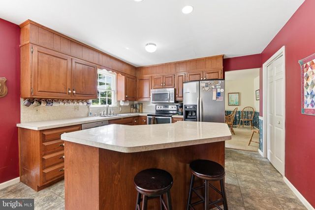 211 W NEVERSINK RD, Reading, PA 19606