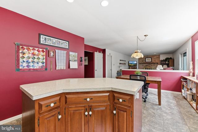 211 W NEVERSINK RD, Reading, PA 19606