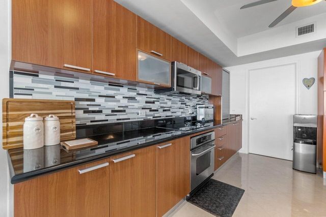 2650 Lake Shore Drive 1906, Riviera Beach, FL 33404