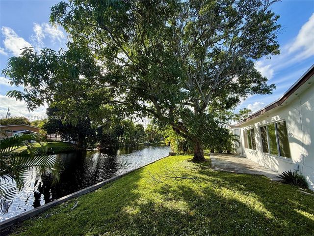 5030 NW 42nd St, Lauderdale Lakes, FL 33319