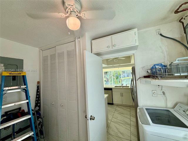 5030 NW 42nd St, Lauderdale Lakes, FL 33319