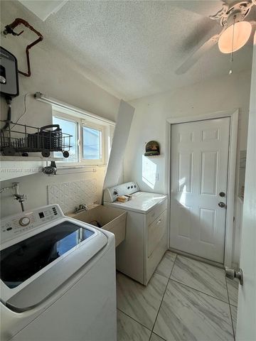 5030 NW 42nd St, Lauderdale Lakes, FL 33319