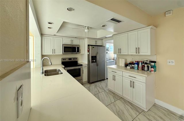 5030 NW 42nd St, Lauderdale Lakes, FL 33319