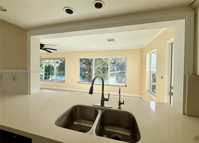 5030 NW 42nd St, Lauderdale Lakes, FL 33319