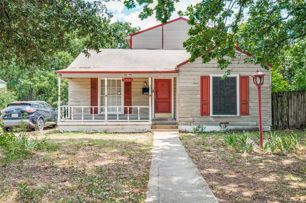 2218 Owens Street, Haltom City, TX 76117