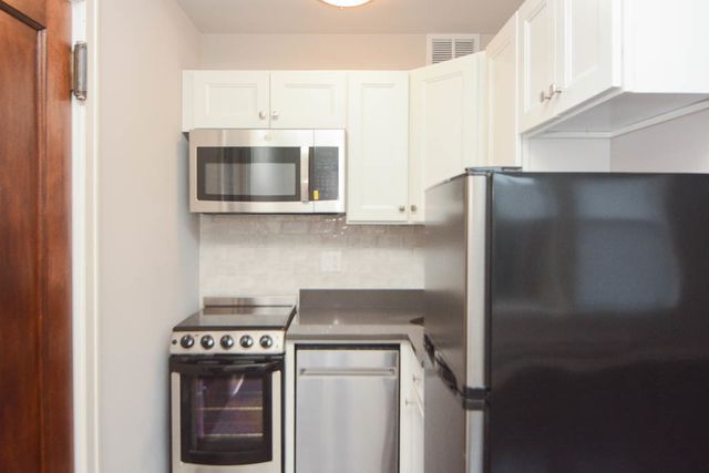 640 W WRIGHTWOOD Avenue 201, Chicago, IL 60614