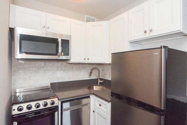 640 W WRIGHTWOOD Avenue 201, Chicago, IL 60614