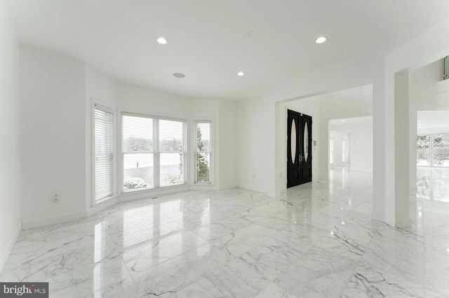 22101 EVERGREEN MILLS RD, Leesburg, VA 20175