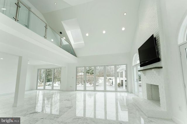 22101 EVERGREEN MILLS RD, Leesburg, VA 20175