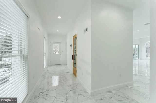 22101 EVERGREEN MILLS RD, Leesburg, VA 20175