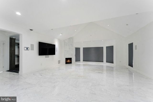 22101 EVERGREEN MILLS RD, Leesburg, VA 20175