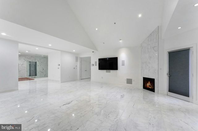 22101 EVERGREEN MILLS RD, Leesburg, VA 20175