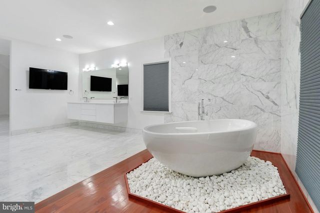 22101 EVERGREEN MILLS RD, Leesburg, VA 20175