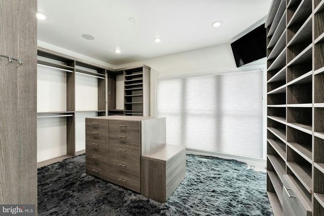 22101 EVERGREEN MILLS RD, Leesburg, VA 20175