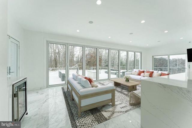 22101 EVERGREEN MILLS RD, Leesburg, VA 20175