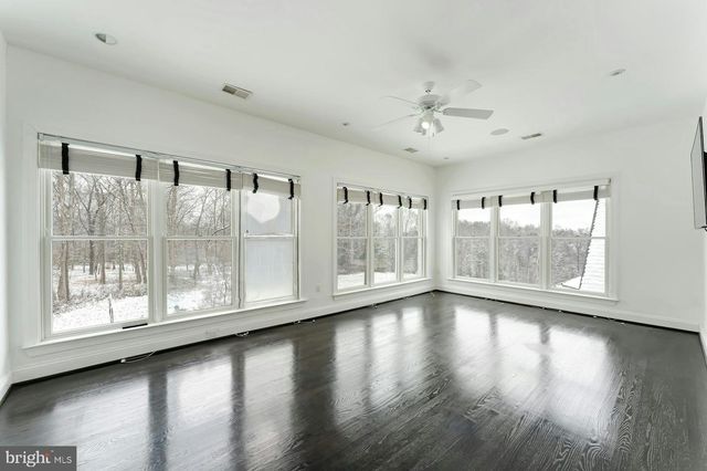 22101 EVERGREEN MILLS RD, Leesburg, VA 20175