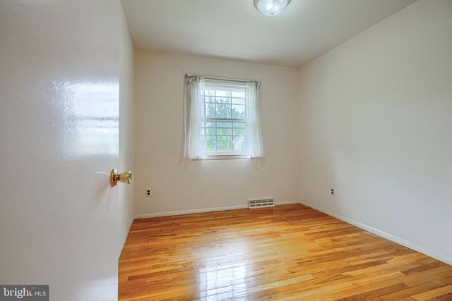 201 MYSTICWOOD RD, Reisterstown, MD 21136