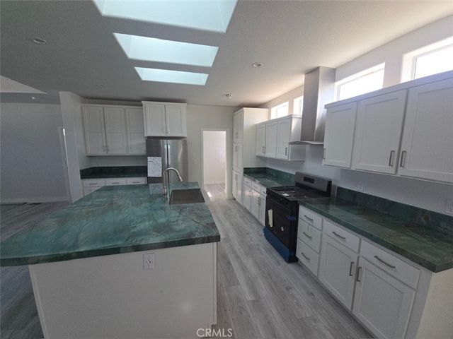 21500 Lassen 45, Chatsworth, CA 91311