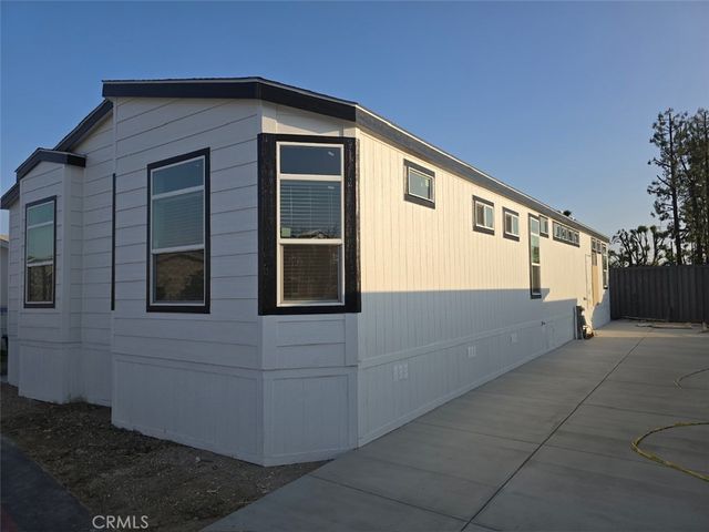 21500 Lassen 45, Chatsworth, CA 91311