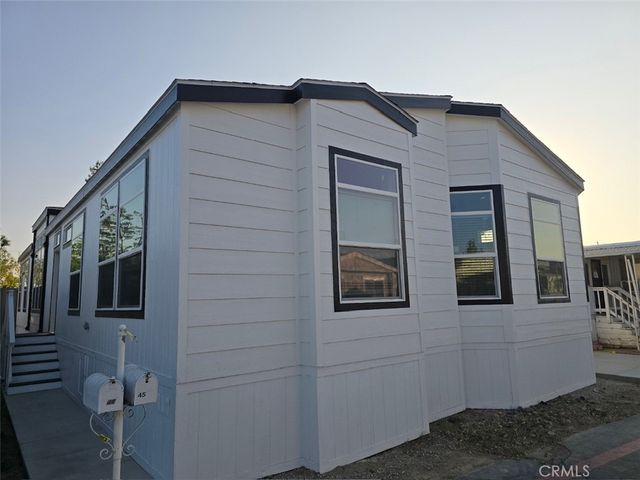 21500 Lassen 45, Chatsworth, CA 91311