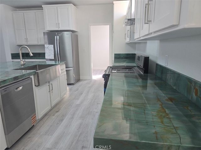 21500 Lassen 45, Chatsworth, CA 91311