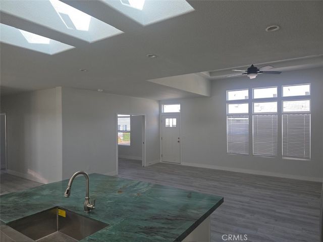 21500 Lassen 45, Chatsworth, CA 91311