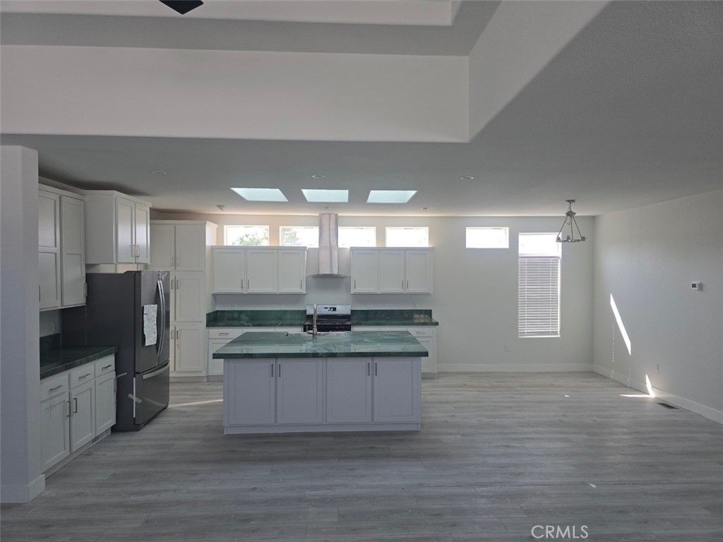 21500 Lassen 45, Chatsworth, CA 91311