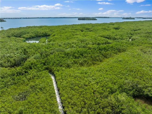 740 Lake Orchid Circle 109, Vero Beach, FL 32962