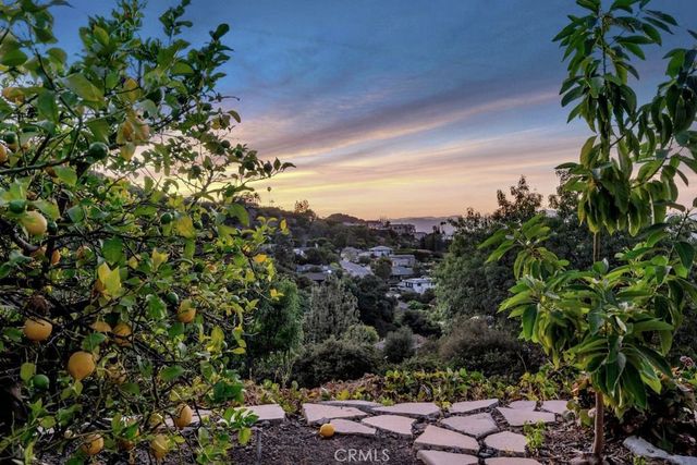3461 Alginet, Encino, CA 91436