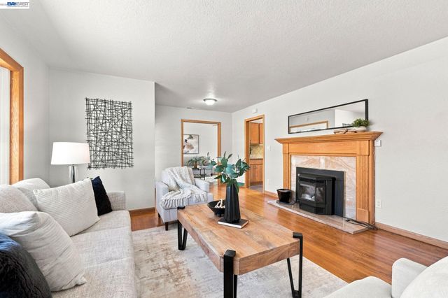 32235 Pulaski Dr, Hayward, CA 94544