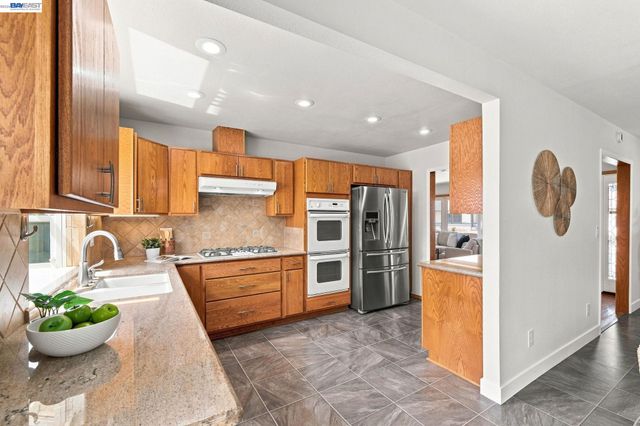 32235 Pulaski Dr, Hayward, CA 94544