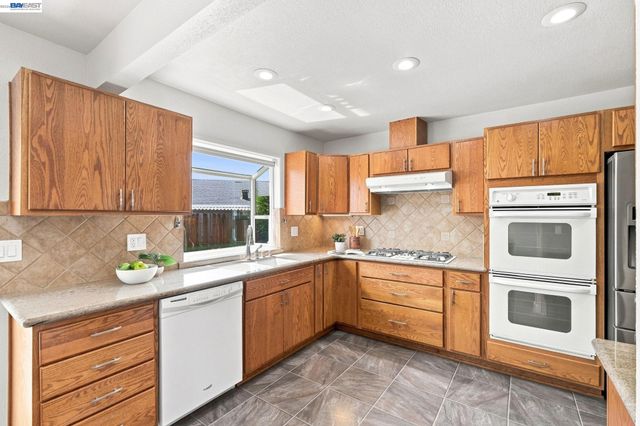 32235 Pulaski Dr, Hayward, CA 94544