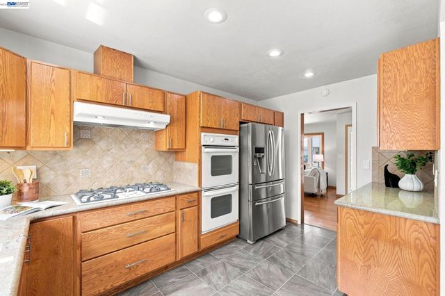 32235 Pulaski Dr, Hayward, CA 94544