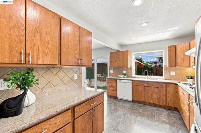 32235 Pulaski Dr, Hayward, CA 94544