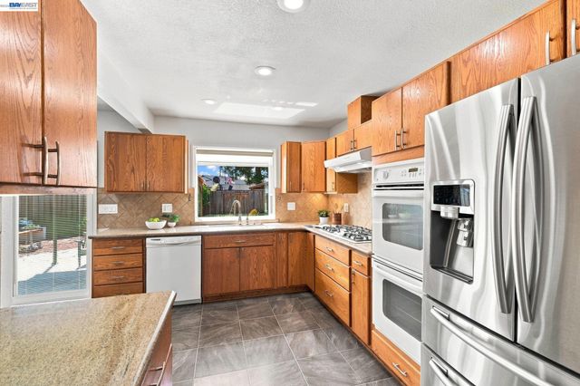32235 Pulaski Dr, Hayward, CA 94544