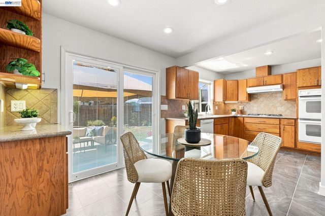 32235 Pulaski Dr, Hayward, CA 94544