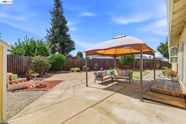32235 Pulaski Dr, Hayward, CA 94544