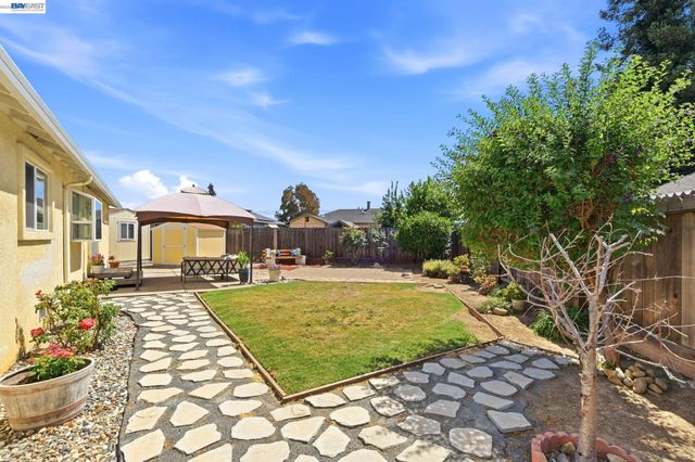 32235 Pulaski Dr, Hayward, CA 94544