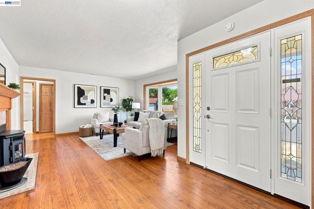 32235 Pulaski Dr, Hayward, CA 94544