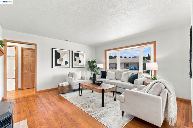 32235 Pulaski Dr, Hayward, CA 94544
