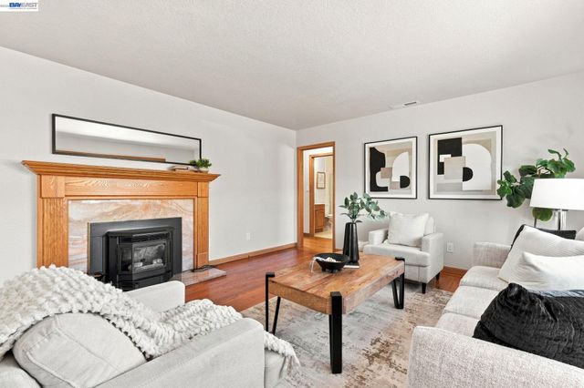 32235 Pulaski Dr, Hayward, CA 94544