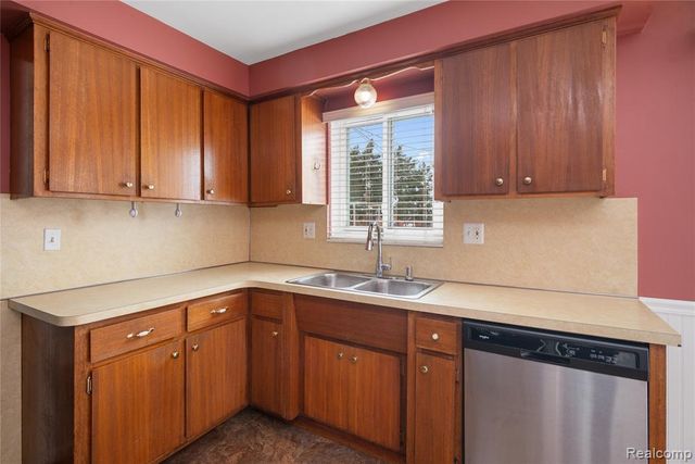 13171 Burgundy Avenue, Warren, MI 48089