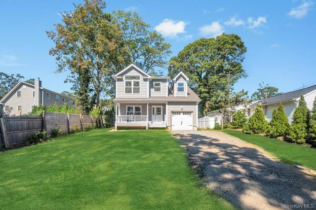 33 Rosemont Avenue, Farmingville, NY 11738