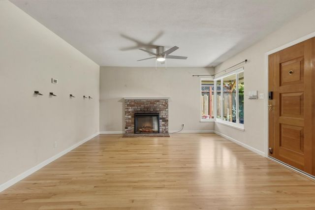 530 B Street, Hollister, CA 95023