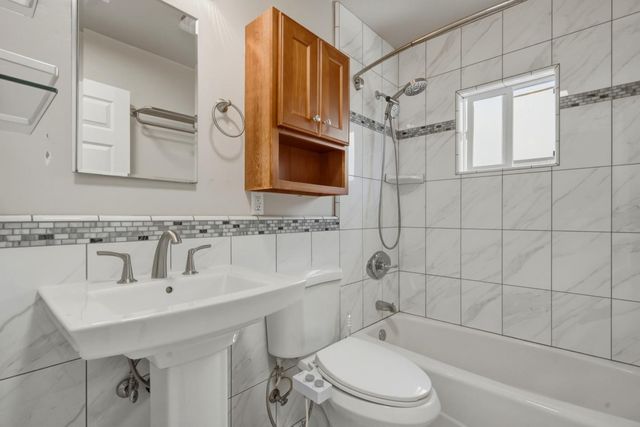 530 B Street, Hollister, CA 95023